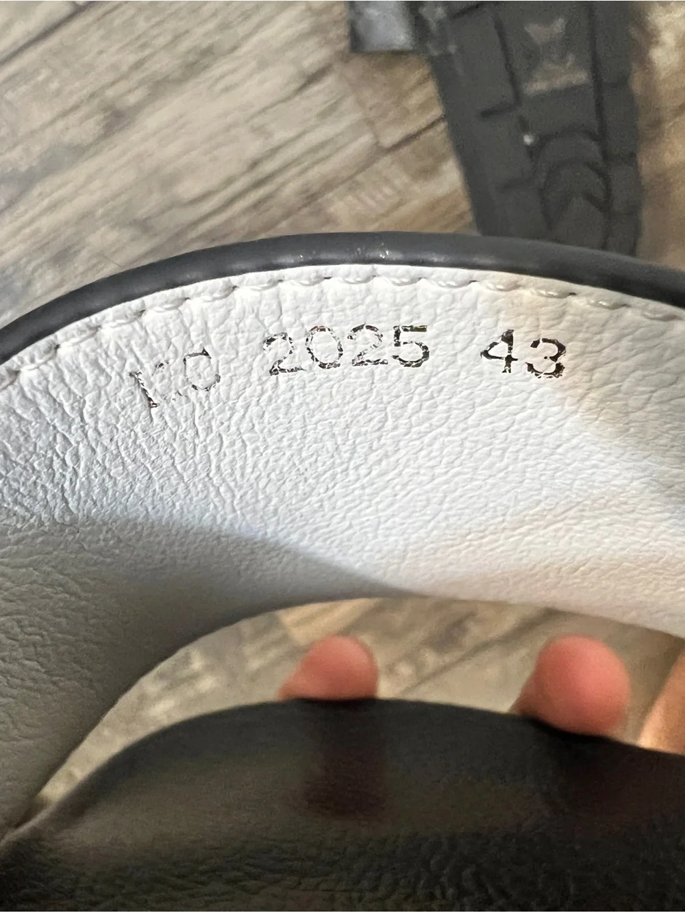 Men’s Black Louis Vuitton logo slides